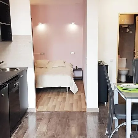 Cozy And Well-appointed Studio Close To The Sea Cannes